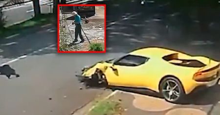 Ferrari dosłownie przefrunęło obok przechodnia i uderzyło w dom