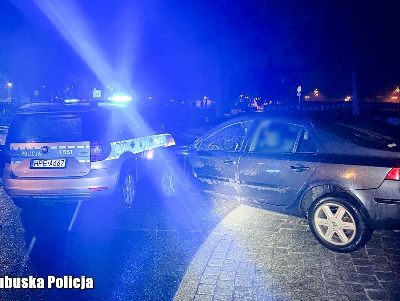 Lubuskie: Uciekał przed policją. Wjechał w radiowóz i porzucił auto