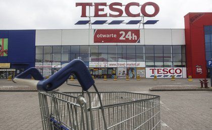 42,97 zł brutto. Taką podwyżkę Tesco zaproponowało pracownikom