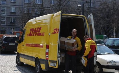 Oszuści podszywają się pod DHL. Uważaj na te maile