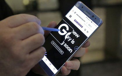 Przerażający i niebezpieczny kostium na Halloween zrobiony w całości ze smartfonów Galaxy Note7