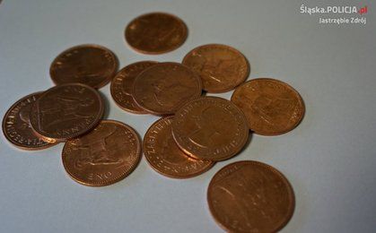 Policja ostrzega przed oszustami. Sprzedali bezwartościowe monety za 20 tys. zł