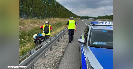 75-latek jechał na rowerze ekspresówką