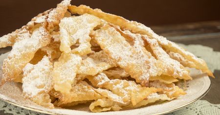 Kruche i delikatne faworki. Cukiernicy strzegli tego sekretu od lat