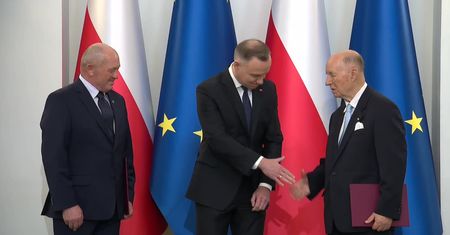 Prezydent wręczył akty powołania marszałkom seniorom sejmu i senatu