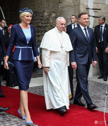 Agata Duda i Andrzej Duda z papieżem Franciszkiem na Zamku Królewskim na Wawelu (fot. East News)