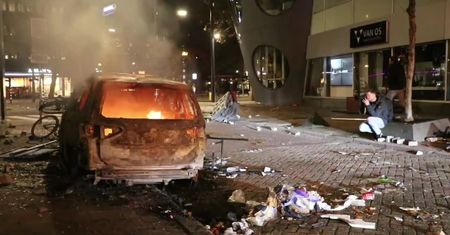 Protest przeciwko obostrzeniom w Rotterdamie. Padły strzały, siedem osób rannych