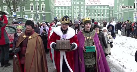 Orszaki Trzech Króli przeszły ulicami polskich miast