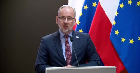Przybywa zakażeń koronawirusem, więcej hospitalizacji. “Mamy odwrócenie trendu”
