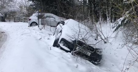 Kierowcy we wschodniej Anglii nie radzą sobie z atakiem zimy.