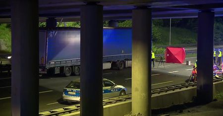 Śmiertelny wypadek na autostradzie A4 na wysokości Katowic. Zderzyły się tam trzy auta