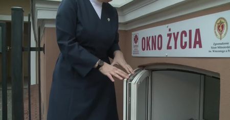 Chłopiec pozostawiony w oknie życia w Gnieźnie. Kilkudniowe dziecko jest w dobrym stanie