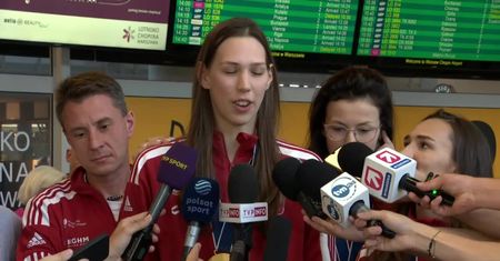 Polskie szpadzistki, mistrzynie świata, przyleciały do kraju. Na Lotnisku Chopina czekali na nich fani i dziennikarze