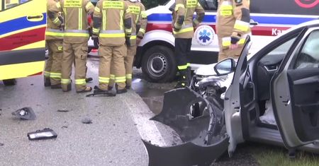Wypadek karetki pogotowia na Dolnym Śląsku. Cztery osoby zostały ranne