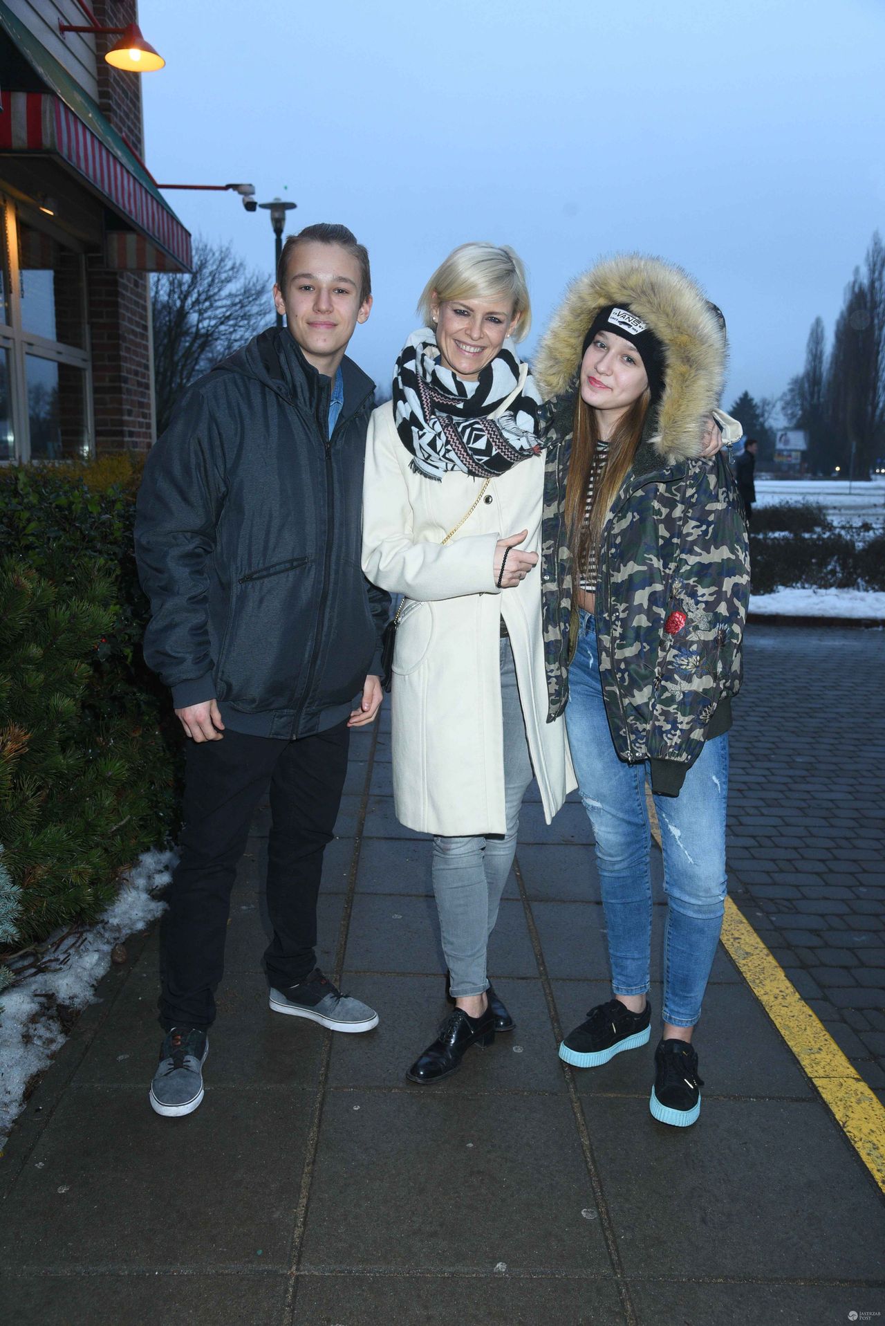 Marta Wiśniewska z dziećmi Xavierem i Fabienne na Noworocznym Obiedzie z gwiazdzami 2017 w Jeff's