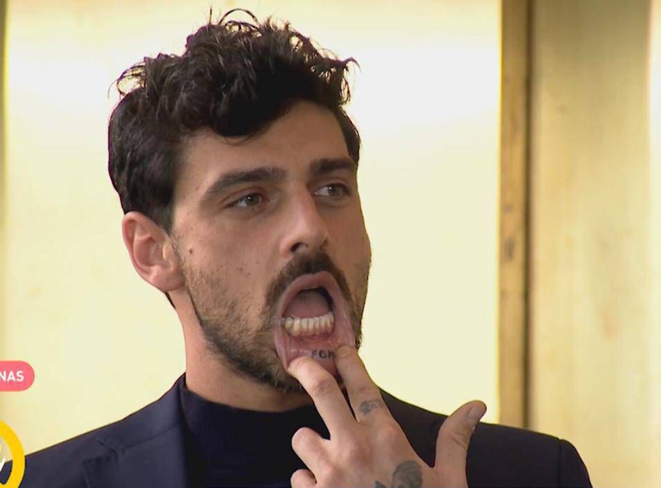 Michele Morrone: tatuaż w przedsionku jamy ustnej – życiowe motto