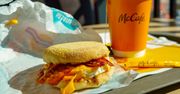 Zamówiła popularną kanapkę w McDonald's. Takiego okropnego znaleziska się nie spodziewała