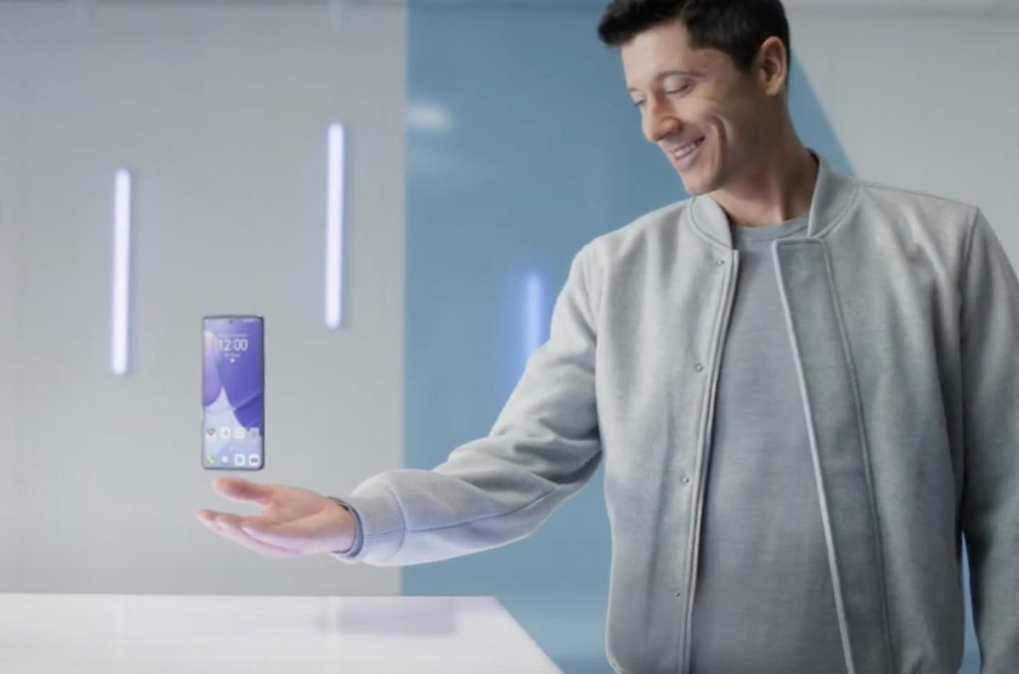 Robert Lewandowski w reklamie Huawei | fot. YouTube