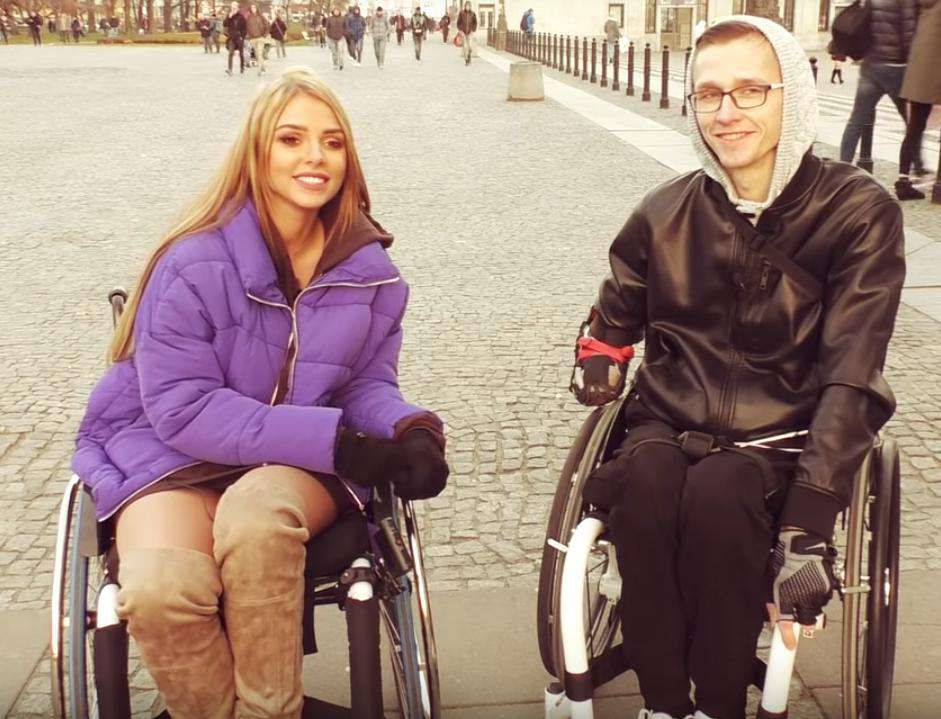 Rafał z kanału Życie na wózku na YouTube i Mamiko