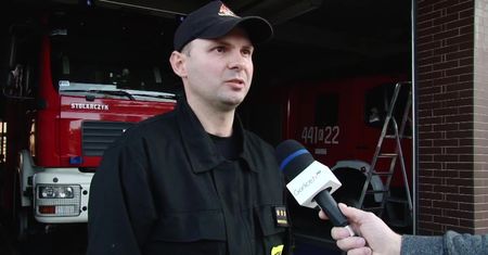 Kłęby gęstego dymu nad Gorlicami. 10 zastępów straży pożarnej walczyło z pożarem składowiska odpadów