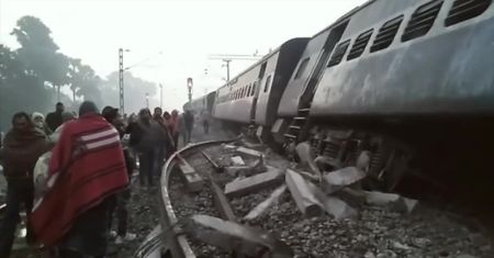 11 wagonów pociągu wypadło z szyn w Indiach. Nie żyje przynajmniej 7 osób, a 24 są ranne