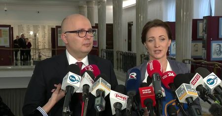 “Znikały ubrania i żywność przeznaczone dla najbiedniejszych”. PO żąda od ministra sprawiedliwości wyjaśnienia tzw. afery PCK