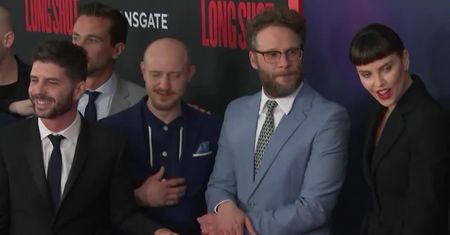 Charlize Theron, Seth Rogen i Alexander Skarsgard promują film „Niedobrani” w Nowym Jorku. Jak prezentowały się gwiazdy?
