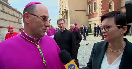 “Nie oglądam byle czego”, “wskazane sprawy będziemy rozwiązywać”. Reakcje biskupów na film o pedofilii w polskim Kościele
