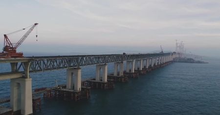 W Chinach ukończono najdłuższy most kolejowy. Z wyspy Pingtan do Fuzhou pociągiem przez morze