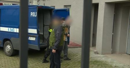 Zranił dziewięć osób, jedna zmarła. Sprawa umorzona, nożownik skierowany na leczenie