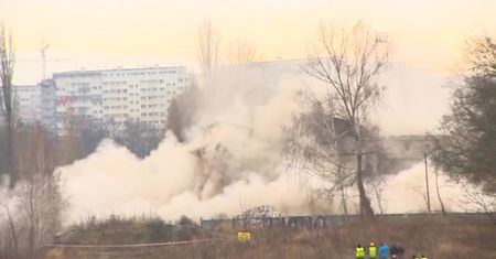 Widowiskowe wyburzenie czterech silosów we Wrocławiu. Najwyższy miał 38 metrów