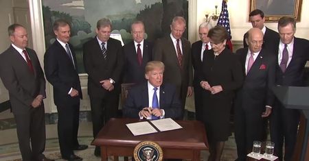 D. Trump wprowadził cła odwetowe wobec Chin