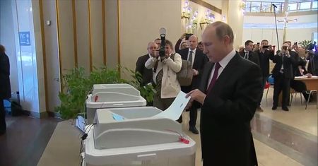 Wybory prezydenckie w Rosji. Władimir Putin oddał głos