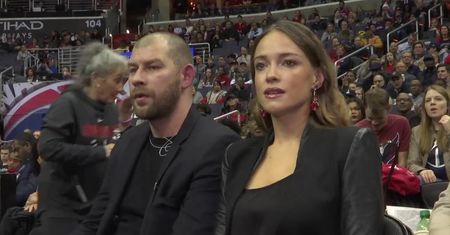 Tłumy kibiców, żołnierze weterani, przemówienie prezydenta, cheerleaderki z Gdyni i aktorka Alicja Bachleda-Curuś na widowni. Polska noc w NBA