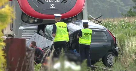 Wjechał autem pod szynobus. 72-latek nie żyje