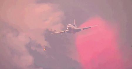 Wielki pożar w Kolorado. Akcja gaśnicza z samolotów i helikopterów