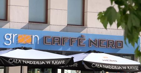 Już 52 osoby z objawami zatrucia po zjedzeniu ciast w sieci kawiarni w Warszawie