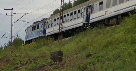 “Było czuć leciutkie szarpnięcie” pasażerowie o wykolejeniu lokomotywy pociągu z Wrocławia do Gdyni