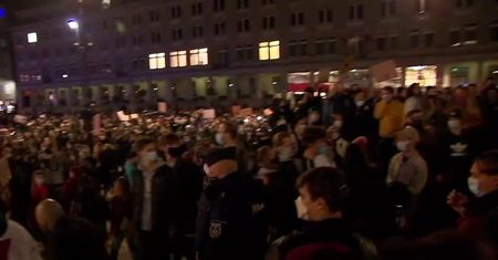 Przekonuje, że został pobity podczas protestów. ”Skopano mnie”