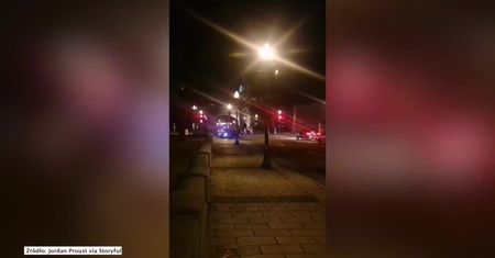 Przebrany za średniowiecznego rycerza zaatakował ludzi ostrym przedmiotem. Zabił dwie osoby, ranił pięć