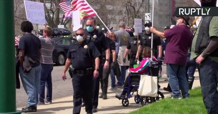 Protesty przeciwko ograniczeniom i zamknięciu gospodarki w USA