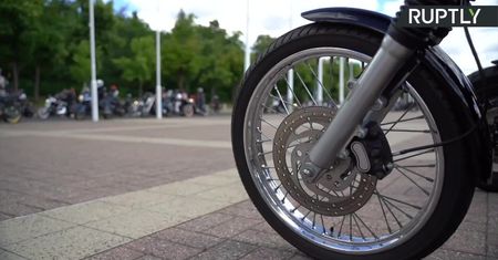 Tysiące motocyklistów wzięło udział w proteście przeciwko planowanemu zakazowi jazdy jednośladem w niedziele i święta