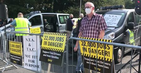 Protest taksówkarzy w Dublinie. Domagają się wsparcia rządu w dobie pandemii koronawirusa