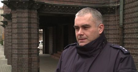 Taksówkarz uciekał przed policjantami we Wrocławiu. Kiedy go zatrzymali, zaatakował ich gazem