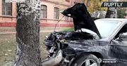Kierowca pod wpływem narkotyków staranował policyjny radiowóz kradzionym samochodem. Myślał, że ratuje świat
