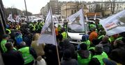 “Rząd toleruje łamanie prawa”. Protest taksówkarzy przed ministerstwem infrastruktury