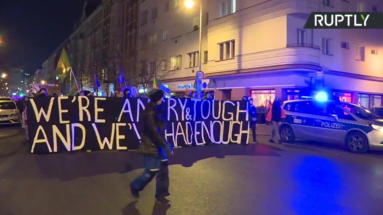 Protesty w Berlinie. Tysiące osób demonstrują przeciw przemocy wobec kobiet.