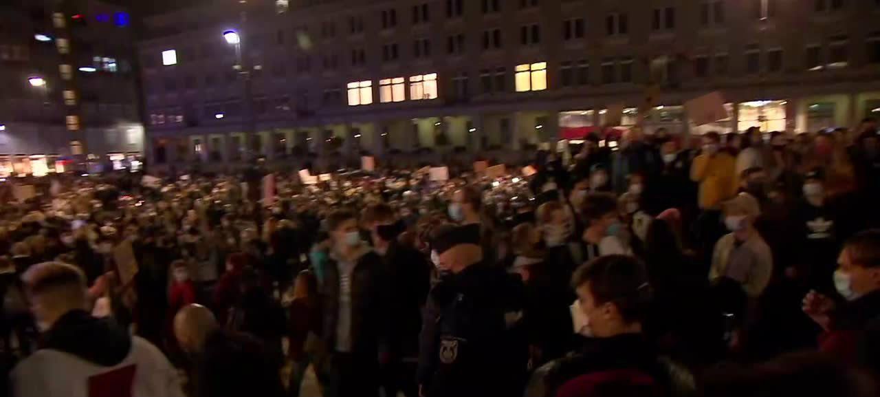 Przekonuje, że został pobity podczas protestów. ”Skopano mnie”