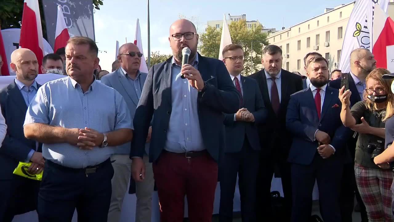 Protest rolników i hodowców przeciw “Piątce dla zwierząt” J. Kaczyńskiego