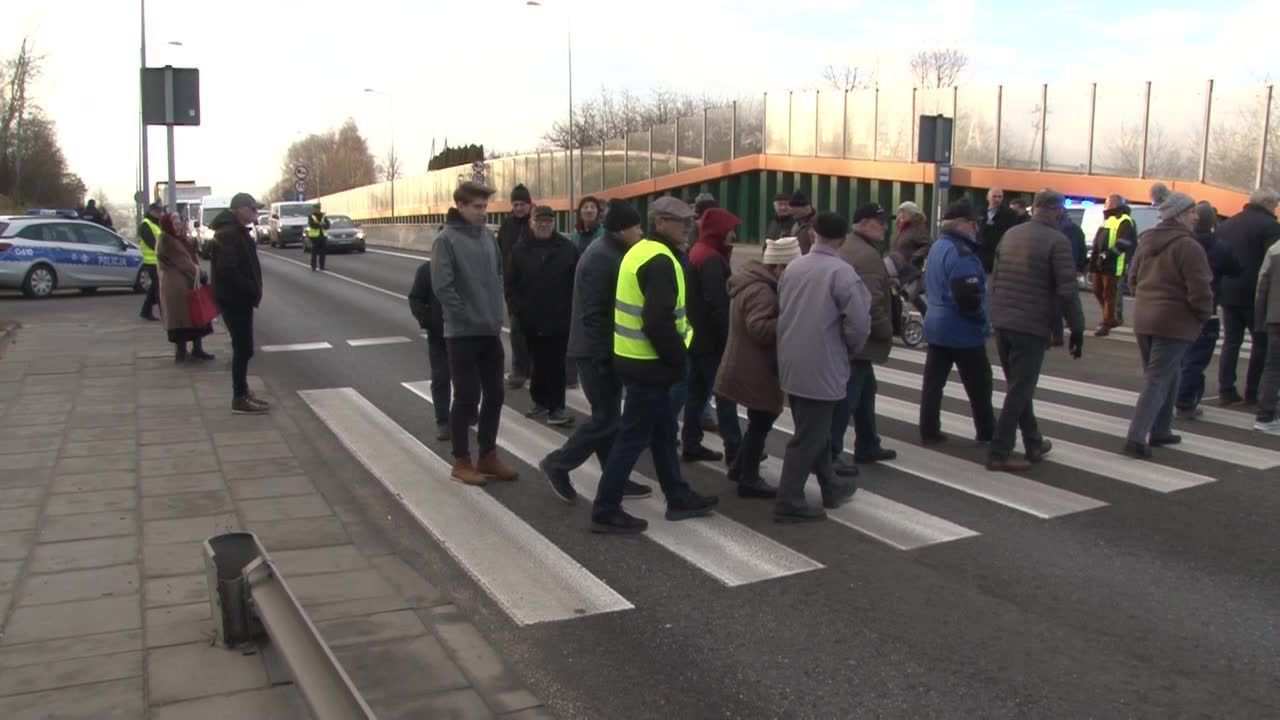 Drogowy pat w gminie Tarnów. Mieszkańcy Zgłobic zablokowali DK 94